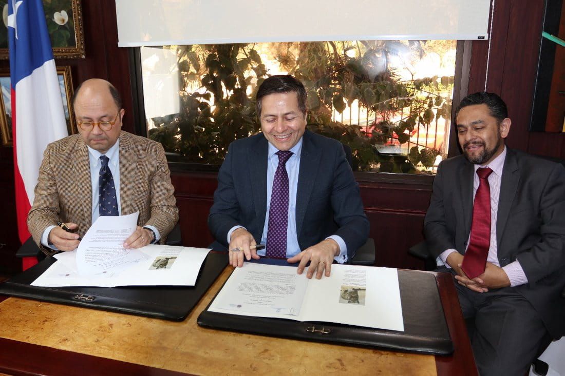 1TA firma acuerdo con Pontificia Universidad Católica de Valparaíso 