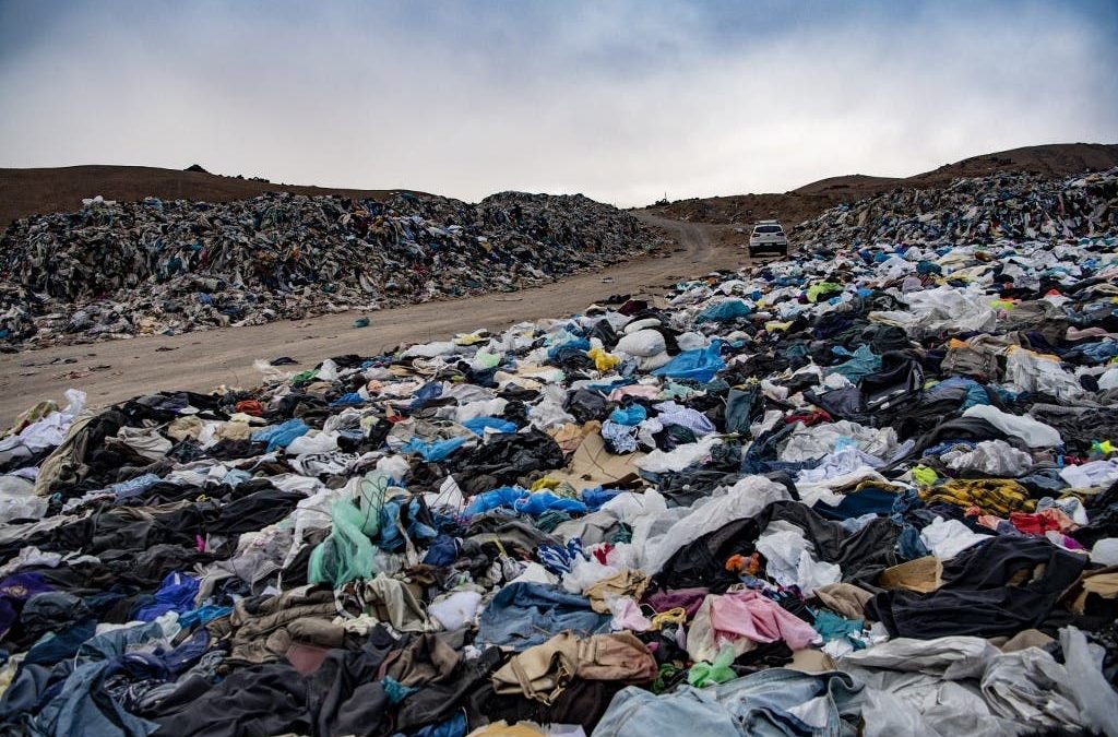 Ingresa demanda por daño ambiental en contra del Fisco y de la Municipalidad de Alto Hospicio por vertederos ilegales en el desierto