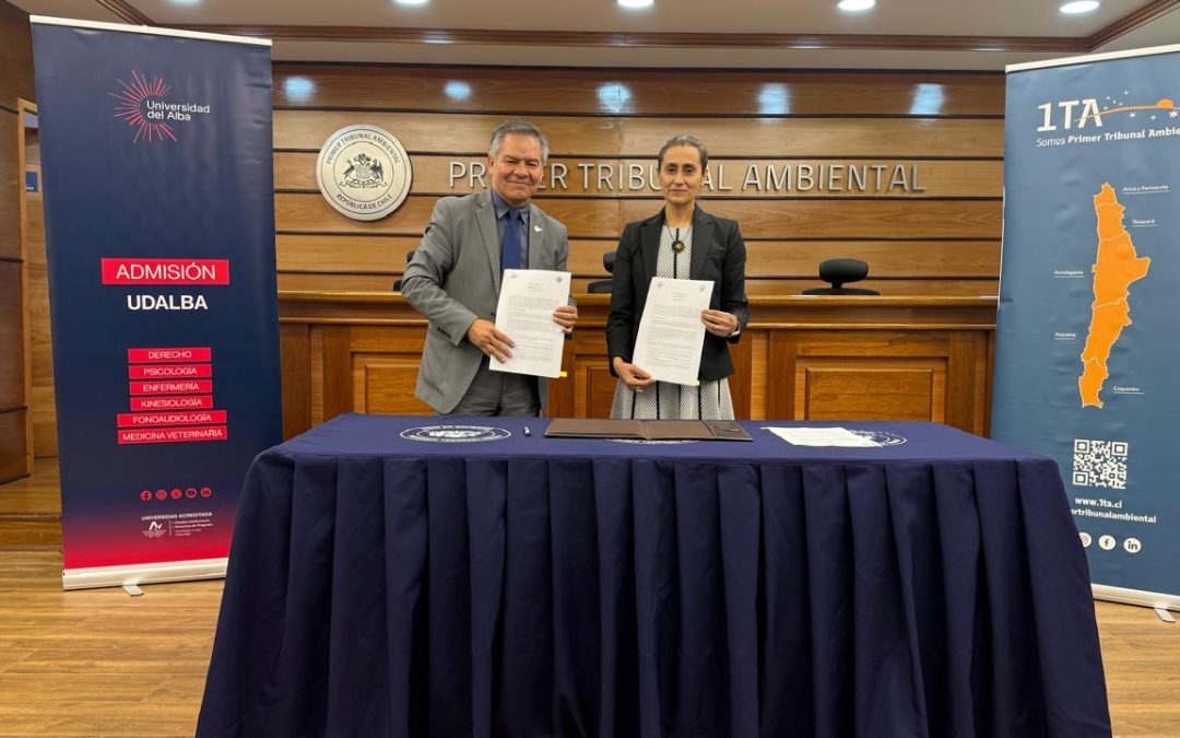 Primer Tribunal Ambiental y Universidad del Alba firman convenio de colaboración en Antofagasta