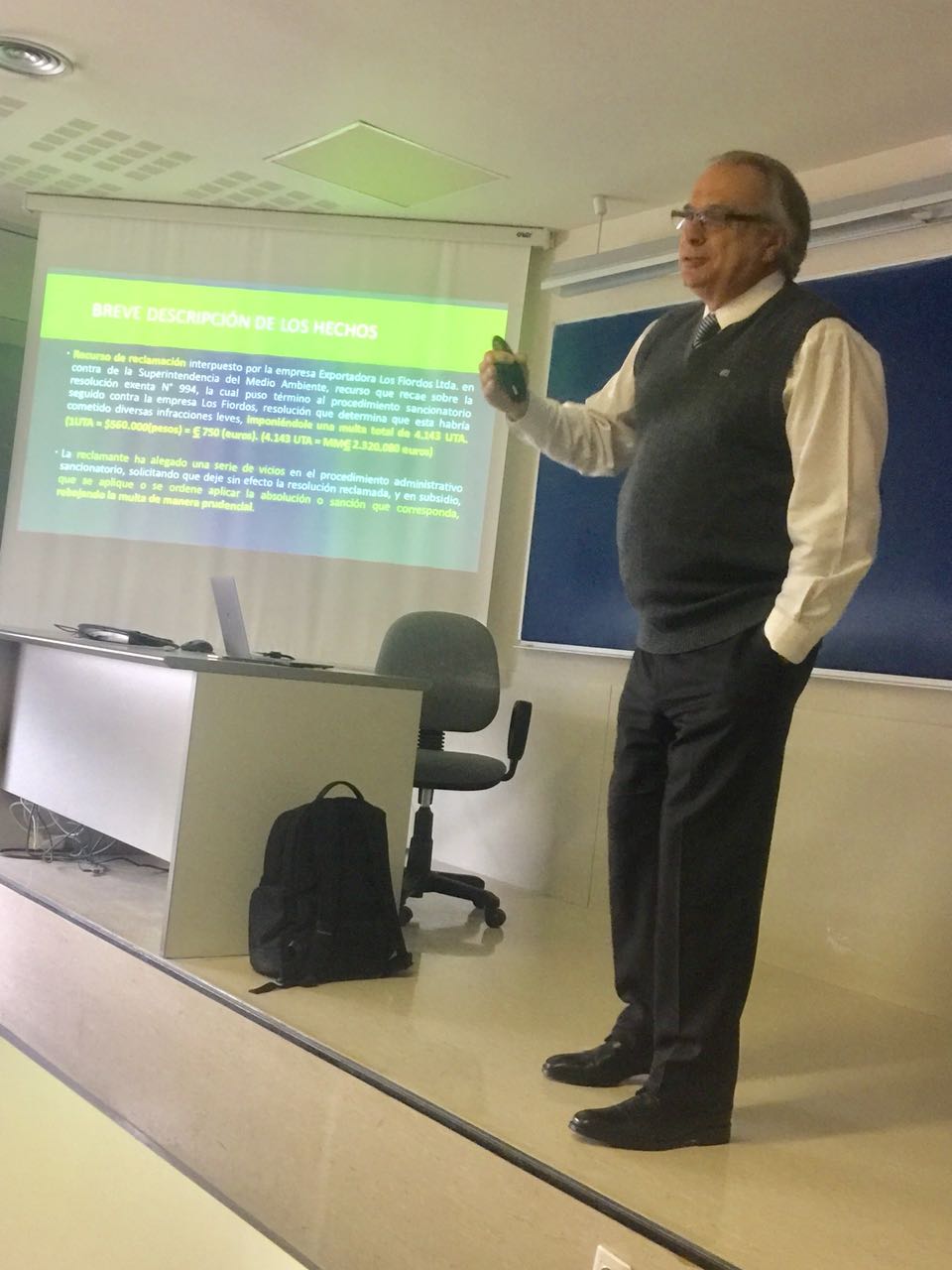 Ministro Suplente en Ciencias realiza conferencia magistral en Universidad de Barcelona