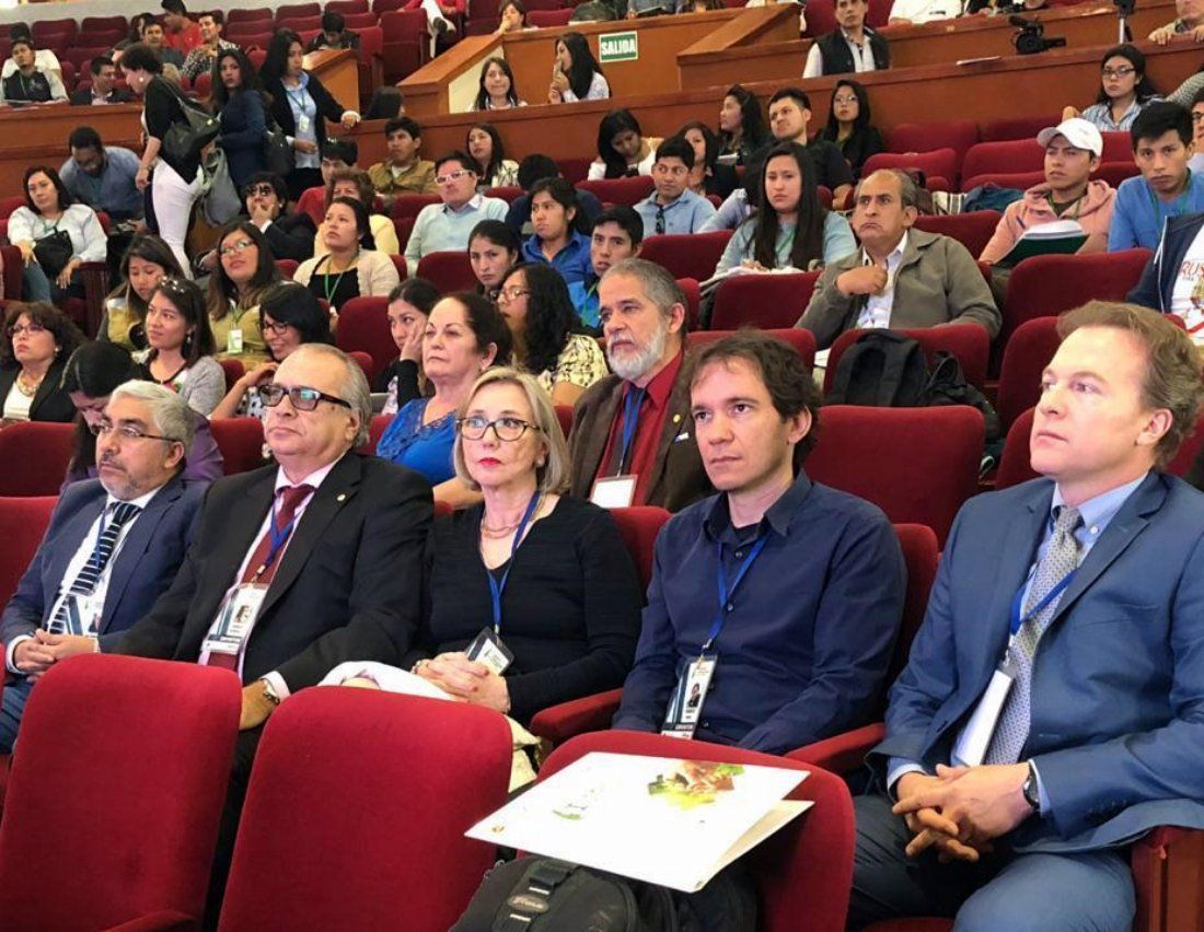 Ministro en ciencias participa de nutrida agenda en Perú