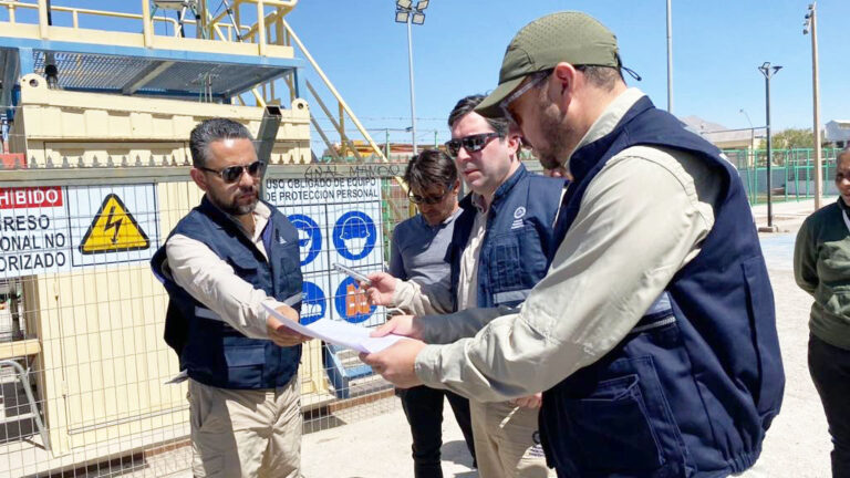 Visita inspectiva del Primer Tribunal Ambiental a Calama para verificar estaciones de monitoreo de calidad del aire