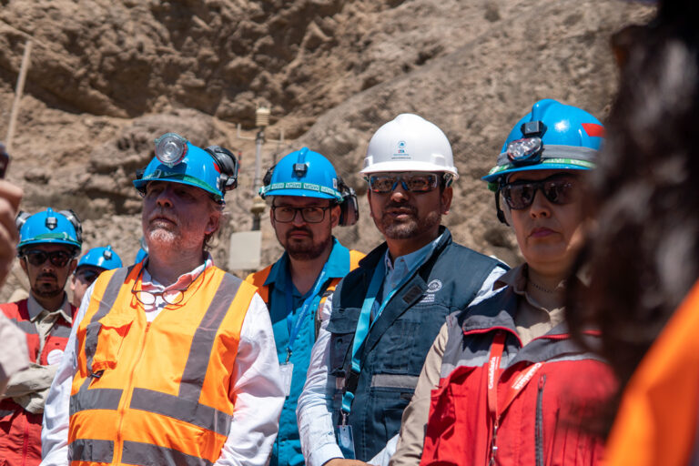 Primer Tribunal Ambiental realiza visita inspectiva a socavón de Tierra Amarilla en el marco de demanda por daño ambiental contra minera Alcaparrosa