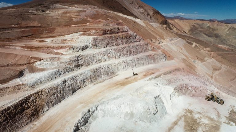 Reclamación de comunidad indígena en contra de la decisión de  la SMA que archivo su denuncia por elusión relativa al proyecto Kinross-La Coipa fue admitida a trámite